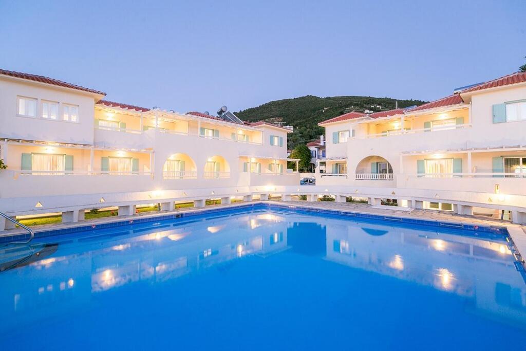 ซันไรส์ วิลเลจ โฮเทล อพาร์ตเมนต์ Aparthotel สโกเปลอสทาวน์ ภายนอก รูปภาพ
