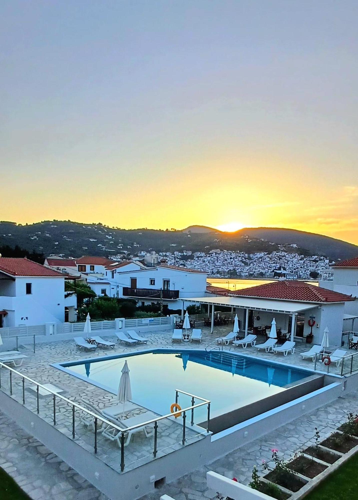 ซันไรส์ วิลเลจ โฮเทล อพาร์ตเมนต์ Aparthotel สโกเปลอสทาวน์ ภายนอก รูปภาพ